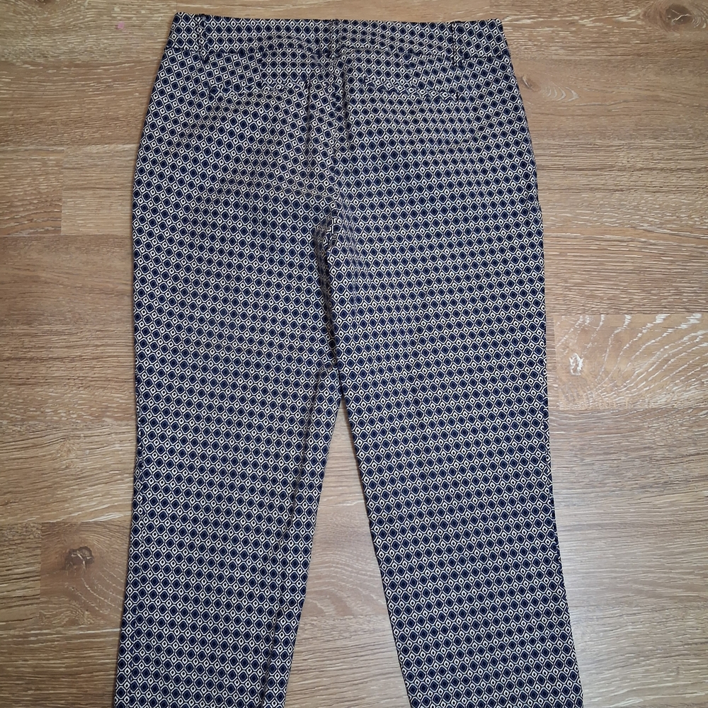 HILARY RADLEY Women's Blue and White Patterned Cropped Jeans - Picture 6 of 7
